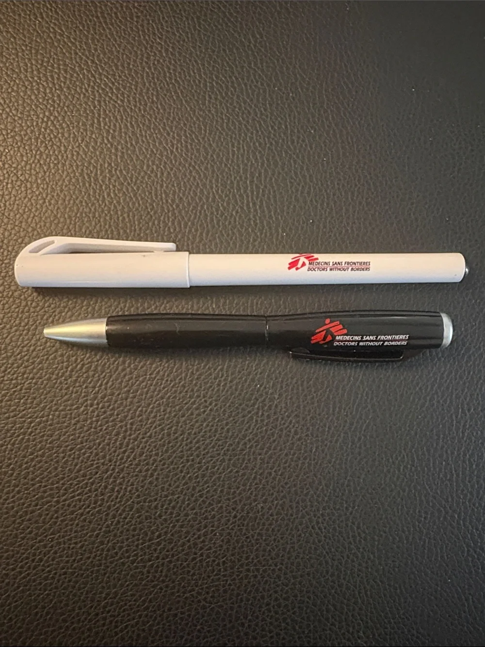 Doctors Without Borders FLASHLIGHT PEN Works Bonus pen